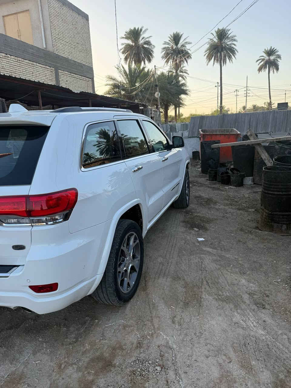 السلام عليكم جيب اوفرلاند 2021 خليجي فول مواصفات 1/1 اعلى فئة ب الاوفرلاند سيارة جكات بانوراما رادار امامي وجانبي نقطة عمياء وحساسات اصطفاف محيطية 360 درجة كامرا   كبيرة داخل مشمشي جلد حار بارد كهرباء فور ويل محرك 6 سلندر سيارة خليجي بيه بارد بلجاملغ شبرين او باب وره سايق مفتوح نضيفة جداً رقم اربيل  سنوية هزة فحص كلة جديد بسمي 
ومكان سيارة  كربلاء قمي ***********
السعر 320 ورقة
