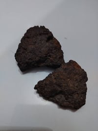 يوجد لدي حجار نيزك مفحوص من ختصاص حجار رقم ٠٧٧٢٨١٢٨٧٠٥