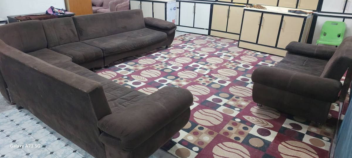 (بيع وشراء اثاث المستعمل )
 متوفر عدنا. كاونترات شغل جديد مبطن درجه اولى بوري محشه خشب 
نشتري اثاث مستعمل. قنفات  كاونترات  اثاث منزل كامل. تواصل  [*********** ](واتساب) البصرة, العراق
