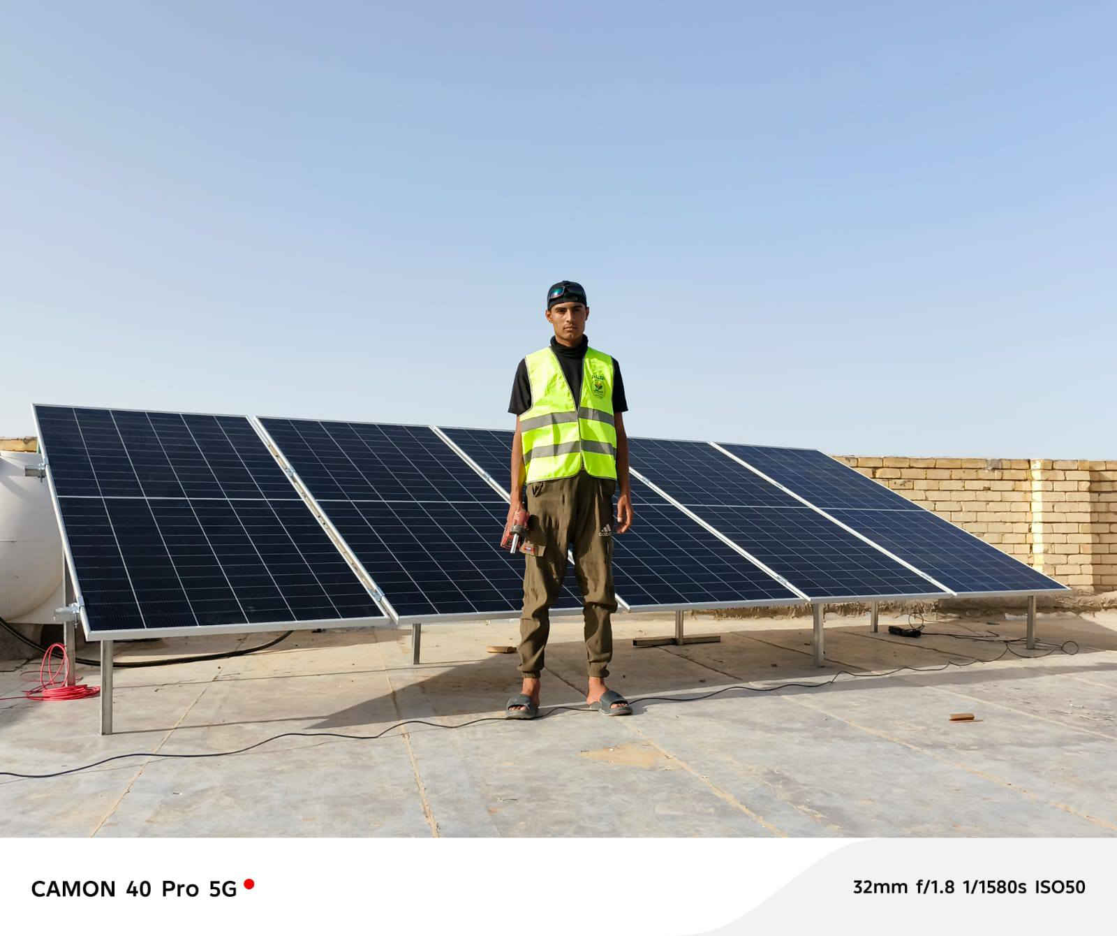 ☀️ تنصيب جديد ضمن أعمالنا المستمرة
تم بحمد الله إنجاز وتنصيب منظومة طاقة شمسية متكاملة لأحد الأخوه مالك عيدان أبوحسن قضاء سومر📍
منظومة مصممة لتقديم أداء مستقر نهاراً وليلاً ⚡
 واعتمادية عالية:
• قدرة تشغيل نهارية: 10
• قدرة تشغيل ليلية 10
٠ أمبير 
🔧 تفاصيل المنظومة:
🔋 بطارية ليثيوم
سعة 10  كيلو
(أداء مستقر – عمر افتراضي طويل – ضمان 5 سنوات)
☀️ ألواح شمسية
عدد,,5,ألواح LONGi أصلية
قدره 650 واط للوح الواحد 
(كفاءة عالية + ضمان 12 سنة)
🔄 إنفرتر 
منظم كهربائي ماركة الأصلي
🛡️ أنظمة الحماية
حمايات كاملة للأحمال + مانع صواعق + تنظيم وتوزيع أمبيرية مدروس
👷‍♂️ تم التنفيذ والإشراف من قبل
المهندس قحطان ماجد السعيدي
وفق أعلى معايير السلامة والدقة الفنية
📍 موقعنا:
الديوانية – قضاء سومر
🏢 محلات المهندس قحطان ماجد السعيدي
📞 للاستفسار والحجز:
***********
***********
✨ ثقة الزبائن هي رأس مالنا… والطاقة النظيفة اختصاصن
