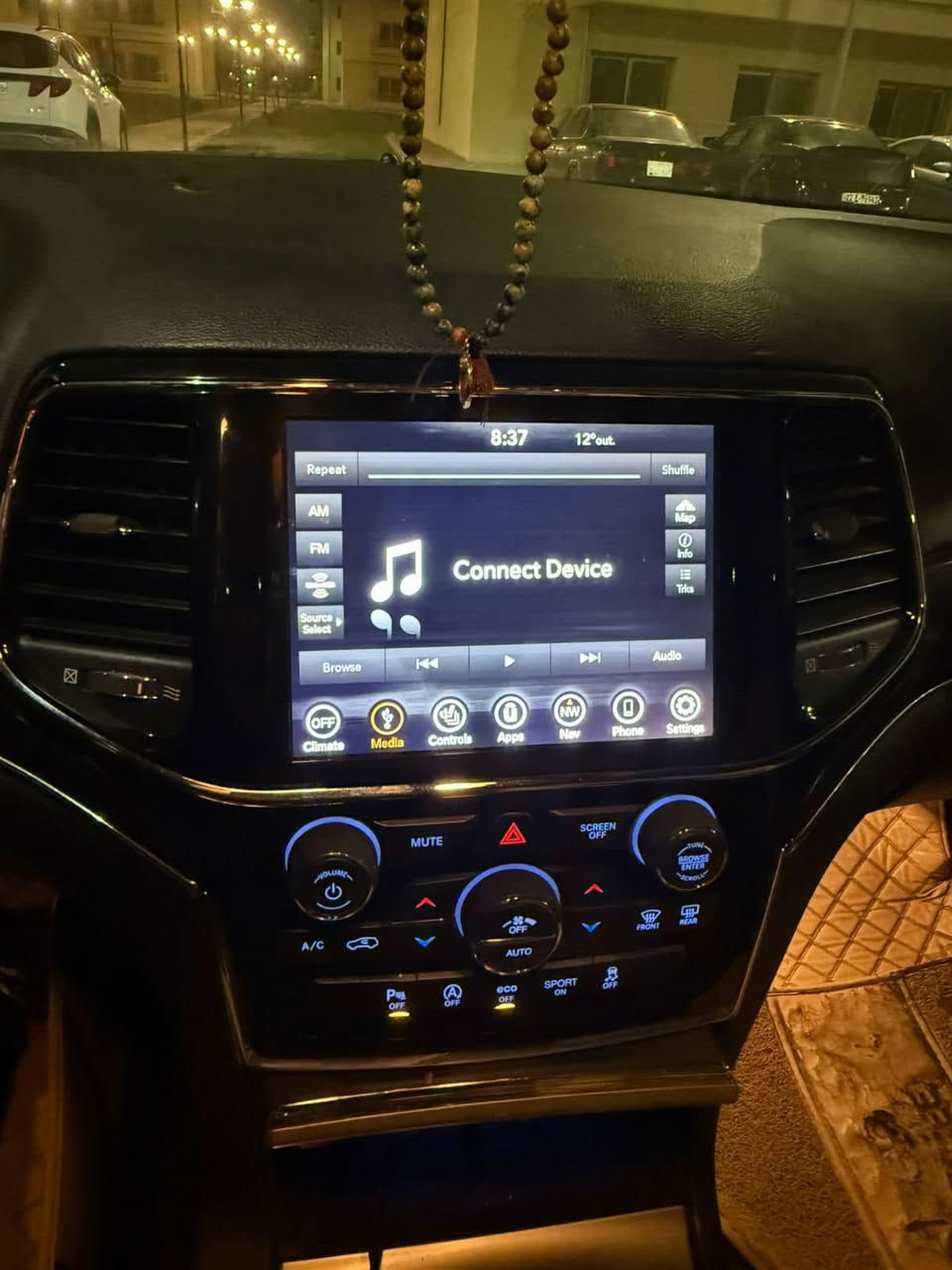 السلام عليكم  
عندي jeep 2021  
 رايديها 230$ وبيها مجال 
مكان السياره بغداد الرصافه  للتواصل  

 متوفر واتساب فقط ***********
