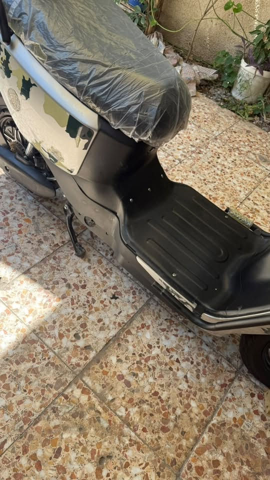 دراجة شحن 7 بطاريات حجم كبير دراجة كلش نضيفة وخدمية بيهة صناديك ثنين للغراض دراجة ضخمة فول مواصفات 4 نمر وبك تمشي 90 سريعة ونشطة السعر 550 بيع او مراوس عادي مكاني بغداد الحسينية  تحكم عن بعد بصمات ***********
