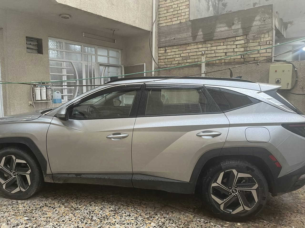 السلام عليكم
هيونداي توسان 2024 شبه زيرو سياره مرقم بغداد 
ماشيه 16 الف 
فول مواصفات
داخل جلد 
كراسي تدفئه
فتحه سقف 
بصمه 
شاشه ابل كار بلي + اندرويد اوتو 
عداد دجتل 
ويل 19 
فور ويل 
فول الفول سياره 
4 قطع صبغ سياره بيها سونار راسلني ادزهن الك 
*********** 
السعر  182 وبيها مجال
