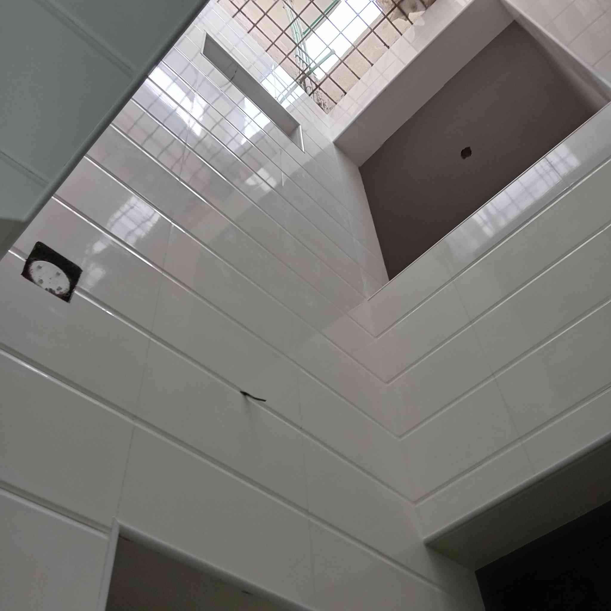 خلفه سيراميك ارضيات و جدران شغل نظيف ودرجه اولى من بغداد اسعار مناسبه
***********
