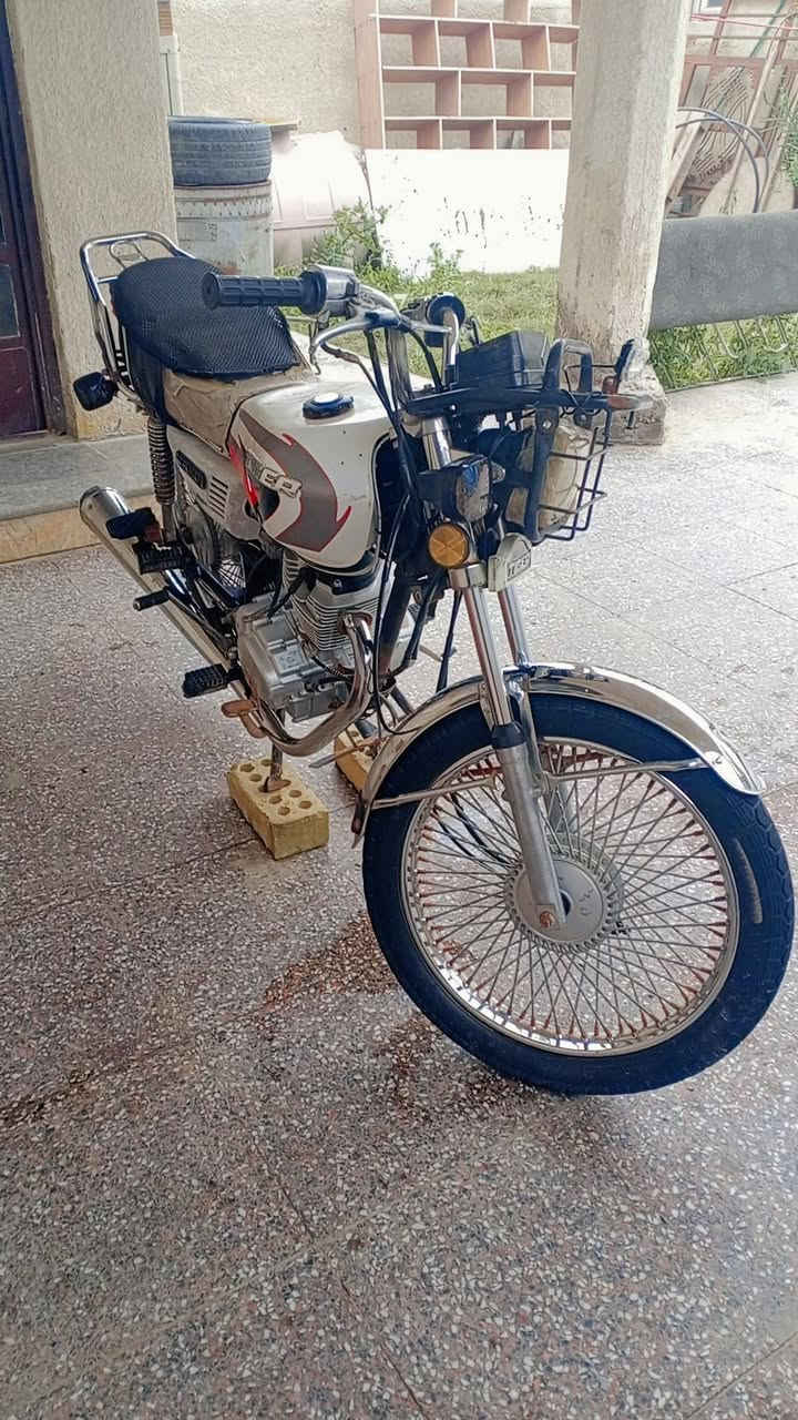 سلام عليكم للبيع موديل 20 ٤كير  خير من الله مكينه خرسه كهربايات شغاله كله وراق ضايعه كاتبك عليه مكاني بغداد جسر ديالى الجديد بلكرغوليه هاذا رقمي *********** سعر 350
