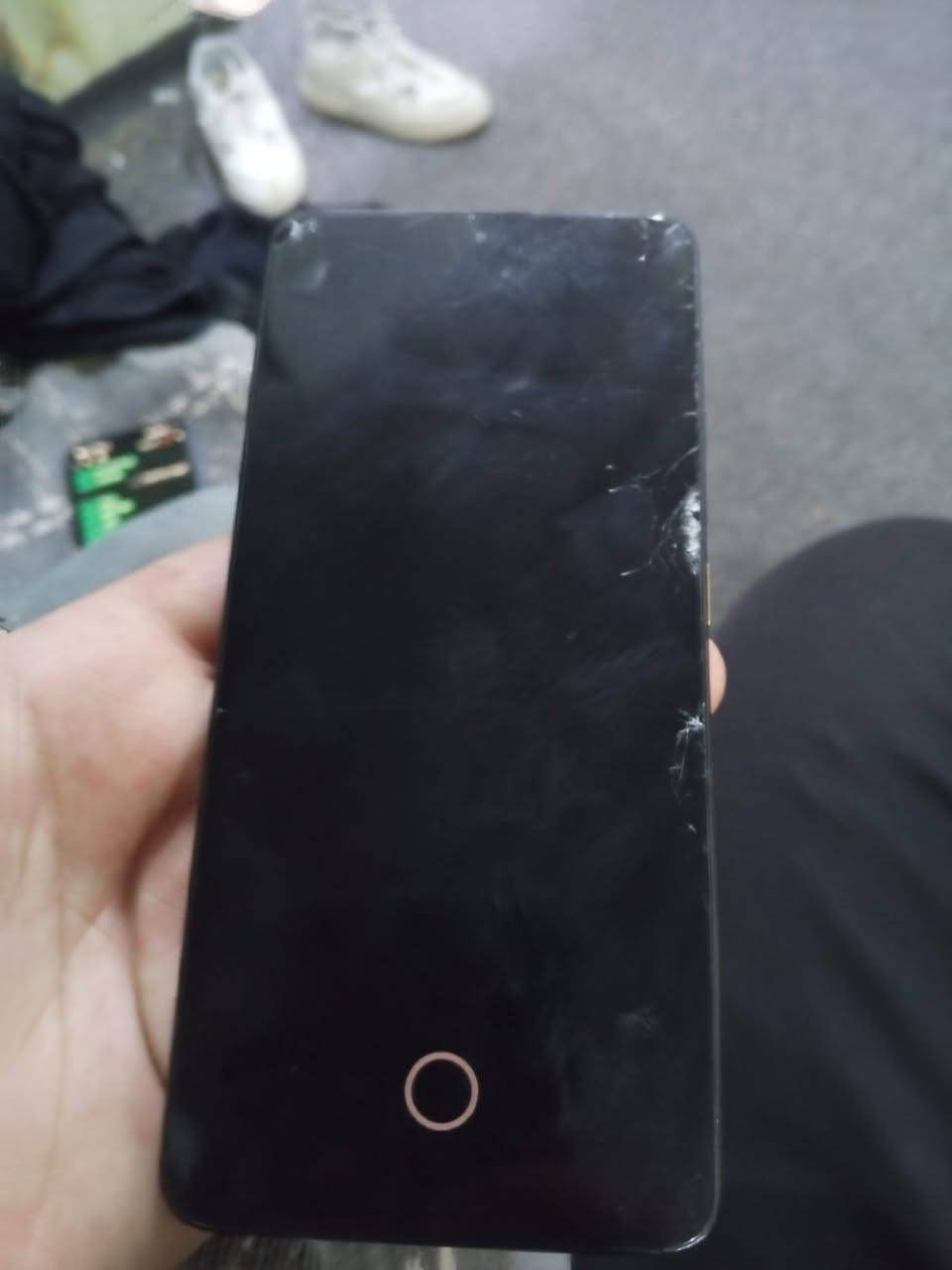 السلام عليكم عيني هذا بوكو اكس سته برو يدعم 120فريم بالببجي وذاكرته 512 الجهاز كامل حافظه وشاحنه90واط بس وكع مني وصارن فطور بالحواف مثل ممبين كدامكم السعر 230 قفل ***********
