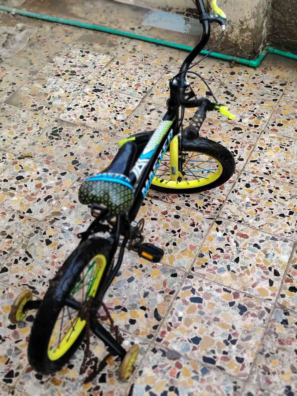 سلام عليكم بايسكل للبيع....  ب 35 نقصه بس زنجيل ونفخ تايرات... ***********
