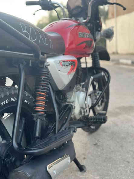 السلام عليكم شباب21 بوكسر حمره نازله بشهر ال 12 مرقمه سنويه ماشيه 12 الف وشويه كفاله عامه من كلشي شلعه تخبل تايرات جدد شركه مابيه اي نقص المكان بغداد الحسينيه***********
