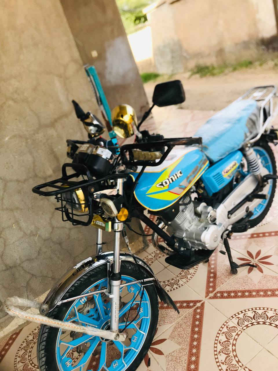 سولنك 2024 للبيع   محرك ( 200CC )
كهربائيات شغالة 
محرك شرط ما مفتوح 
نشاط نار شرط 
السعر 600 وبي مجال قليل ***********
العنوان الشركاط الساحل الأيسر اسديرة وسطى
