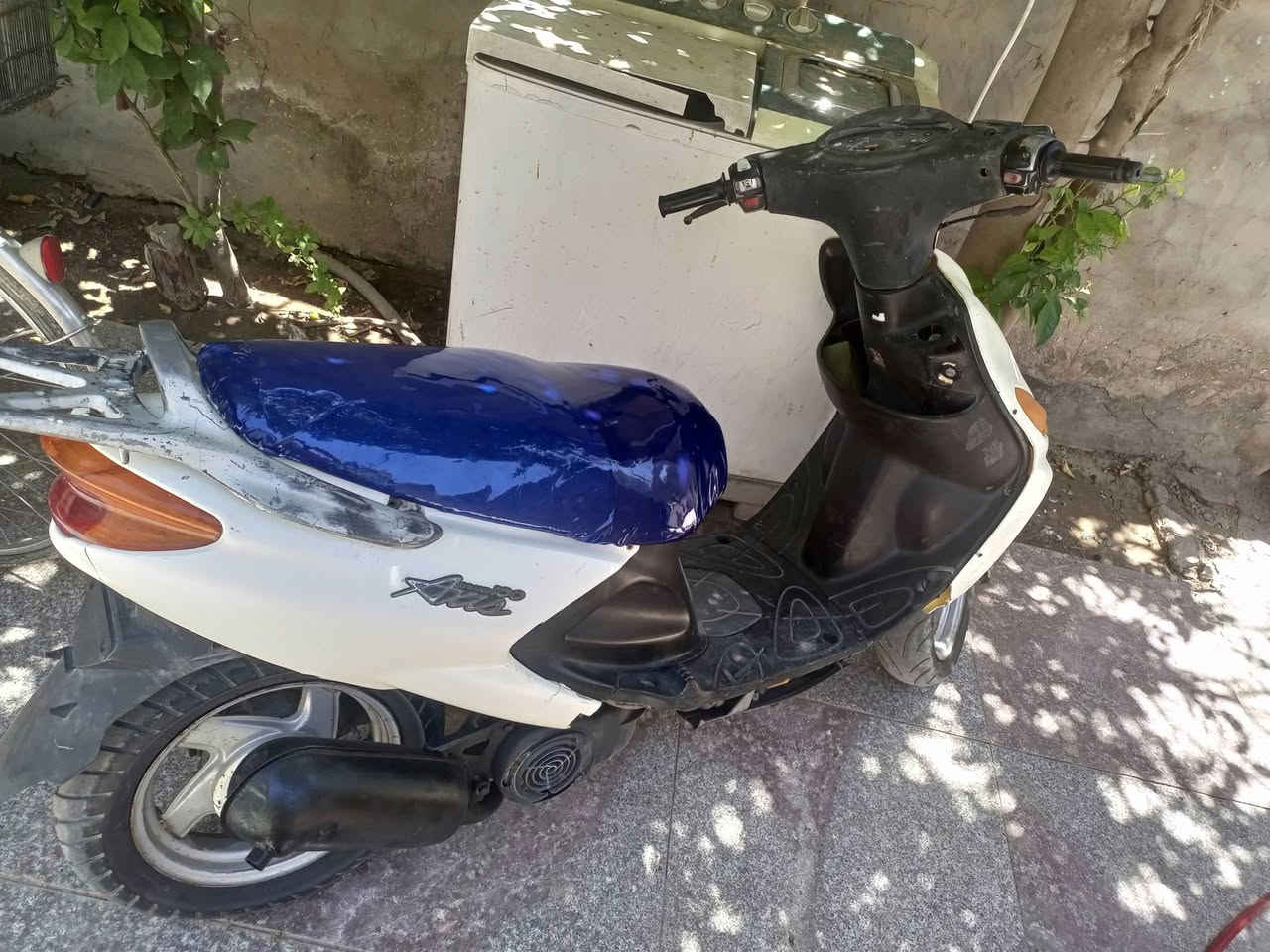 السلام عليكم للبيع اكزز مكينه نظيفه هندر واحد تايرات نضيفه عنوان بابل قضاء الهاشمية ***********////////السعر 160
