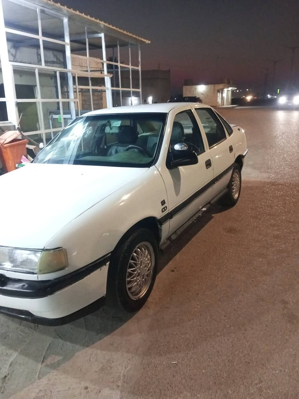 السلام عليكم ورحمة الله
اوبل فيكترا موديل ،90
مكينه 2000 
مكفوله من الضربة 
مصبوغه حزام قمارته بلاديه 
تخم تأثير جديد ويل كب داينمو وباتري جديد 
كهربائيات كله شغال 
مشط ستيرن وحدادية جديدة سياره كامله من كل نقص 
رقم أنبار سنويه ل 26
مكانها ،،، رمادي ،،
السعر 37 وبيها مجال قليل حك الجيه #يرهم مراوس بكيه بنكو 
ترتيها لبصره 

،،، ***********
