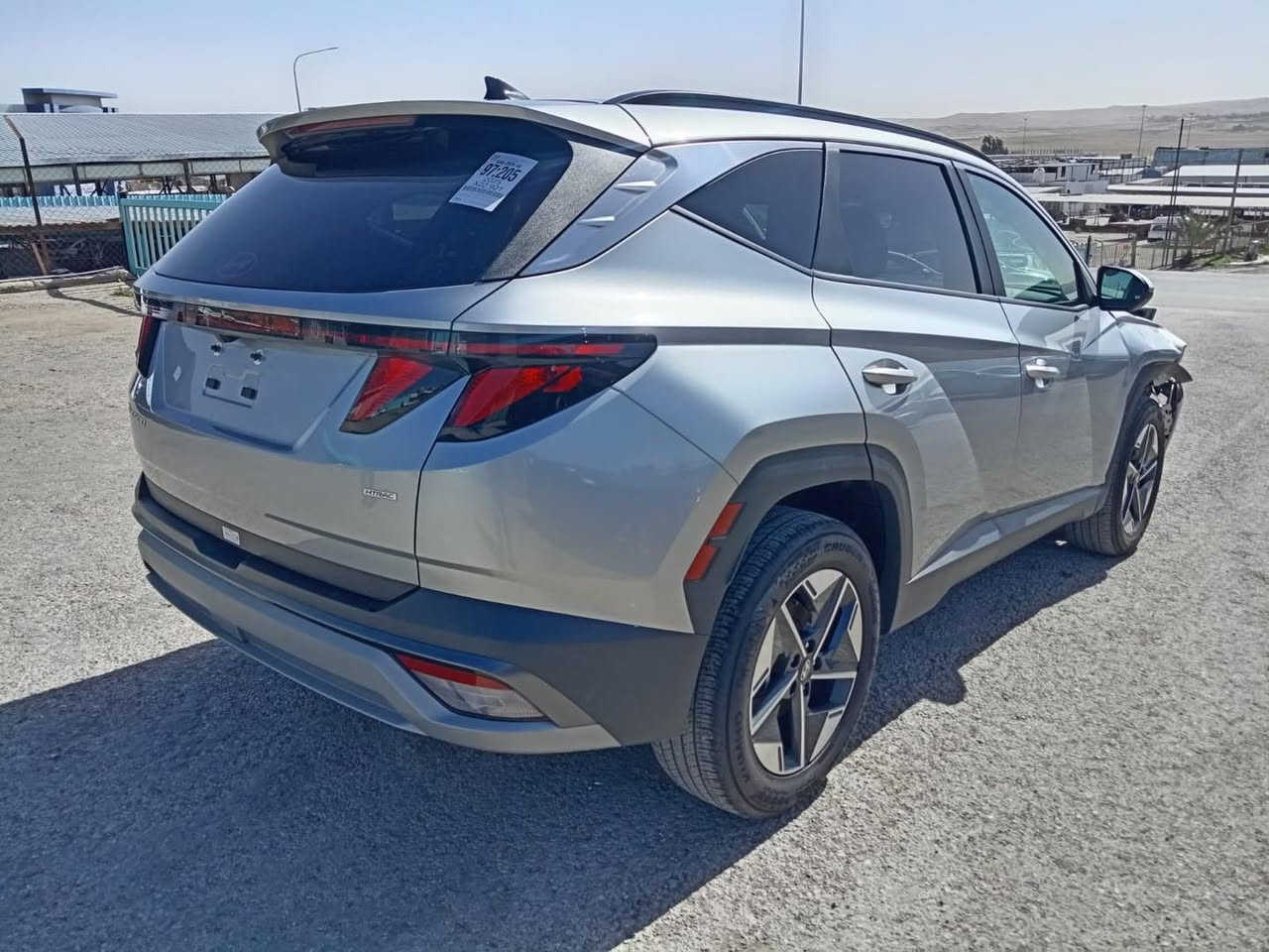 نوع السيارة / هونداي توسان.               السعر 138 ورقة السعر حرة غير شامل الكمرك والنقل                                    الموديل 2025.                                                                           المواصفات / بصمة كشن كهرباء جنطة كهرباء.                          حادث السيارة/ موضح في الصور                                  السيارة حالين موجودة بالمنطقة الحرة الاردن.                                   الاستفسار اتصال على الرقم /*********** واتساب.                                  السيارة / تشتغل وتمشي 🌹🌹✅✅✅ ملاحظة ( الي عندة كتاب شهداء معفية الكمرك
