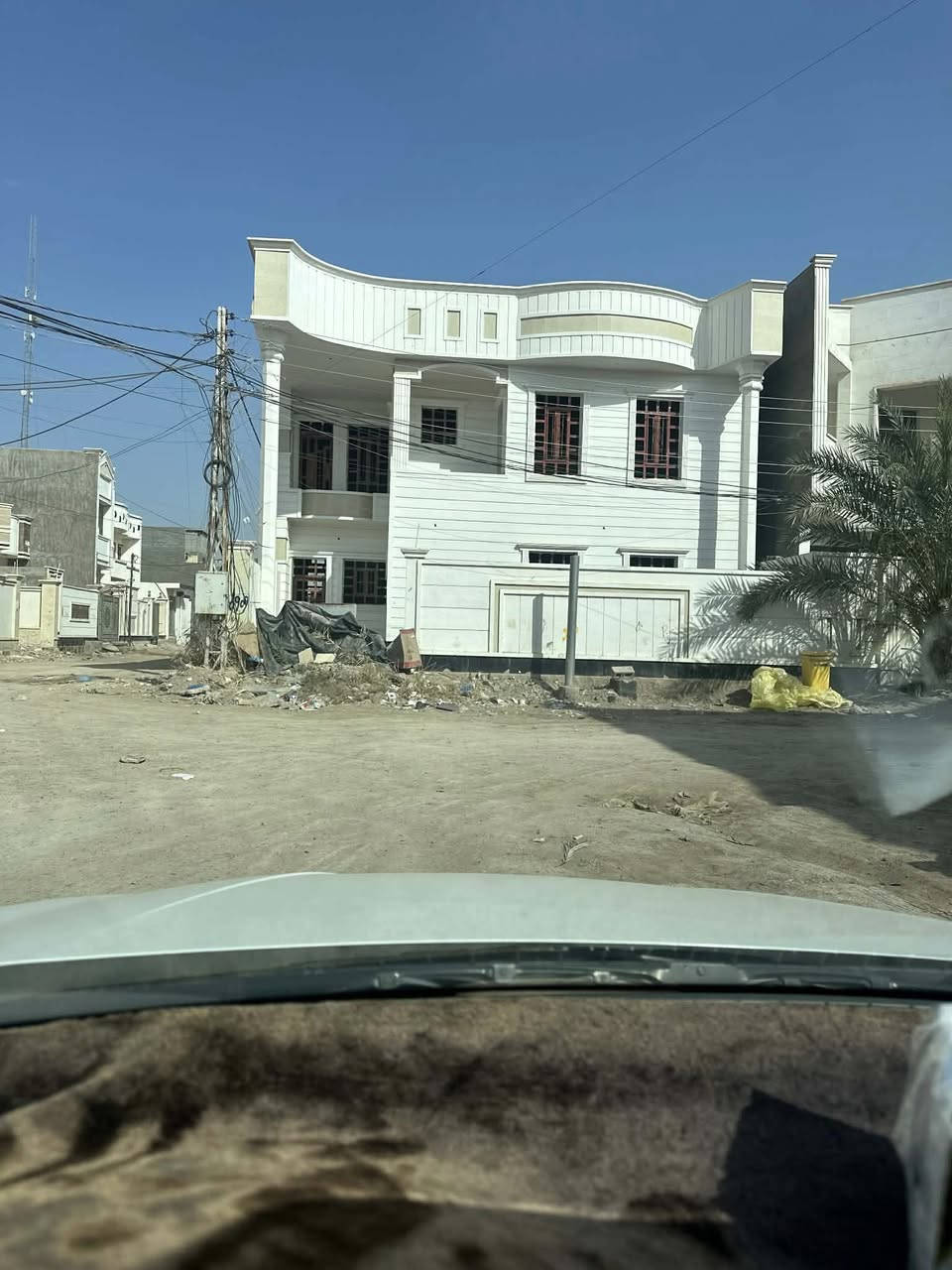 السلام عليكم ورحمة الله وبركاته
🏠بيت للبيع

📍 الرمادي/منطقة الزراعه مقابل جامع الصمد يقع بالقرب من دائرة البطاقة الموحده 

     ✨ المساحة 250م  ركن 

   تفاصيل المنزل :-

🔸مطبخ 

🔸صالة وإستقبال 

🔸4غرف نوم 

🔸2حمام 

🔸حديقة  مع كراج علماً ان الداخل غير كامل 

⭕️ السعر( 265،000،000) مئتان وخمسة وستون مليون قابل للتفاوض...

للإستفسار أكثر إرسال رسالة على الواتساب على :-

***********
