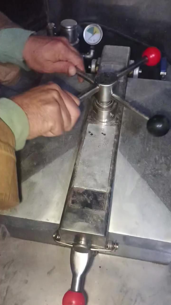 ***********
غراض مطعم للبيع سعر خاص
