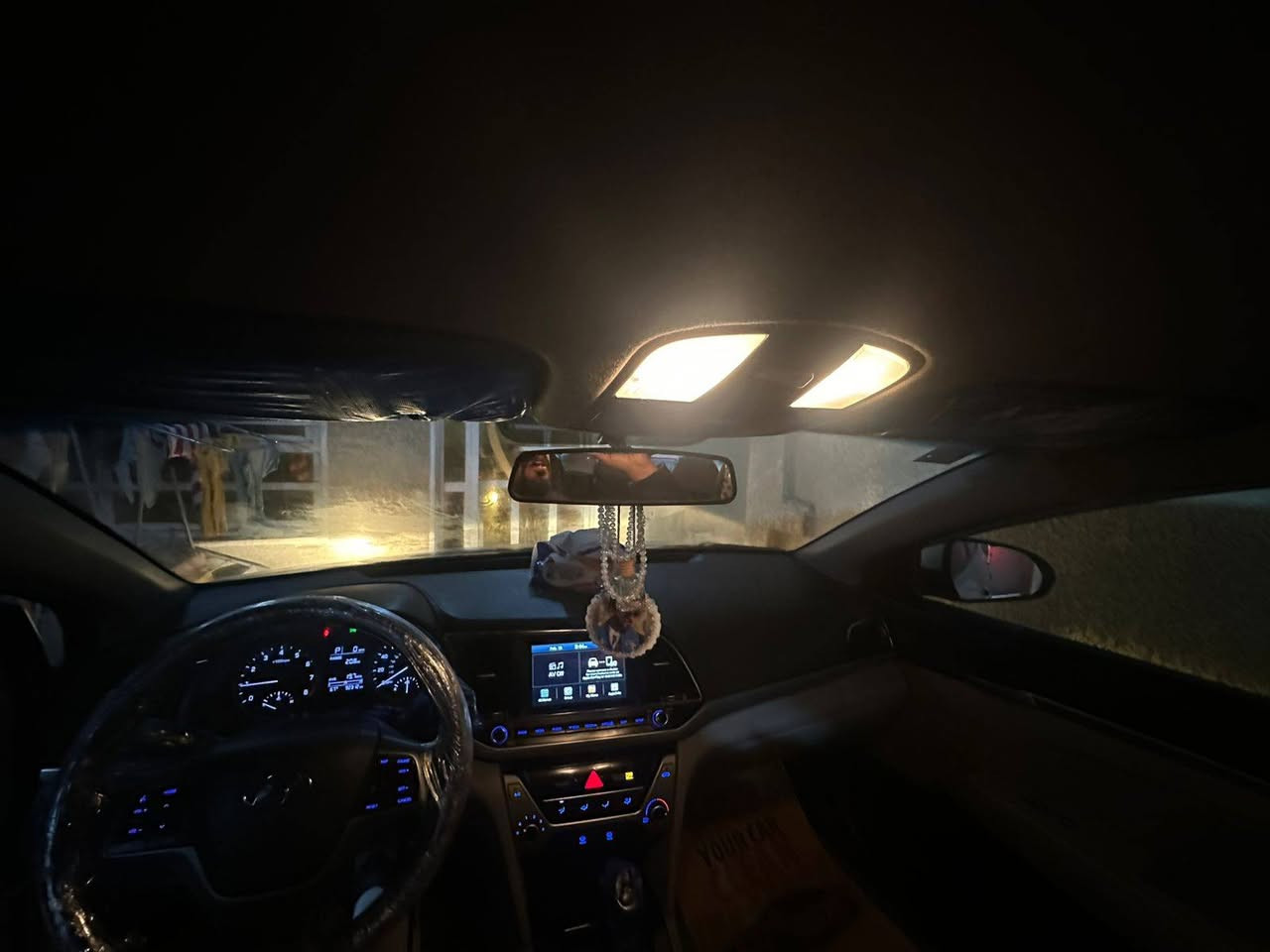 🔥 للبيع — سيارة نظيفة جداً 🔥
هيونداي النترا 2017 للبيع بحالة ممتازة، سيارة بأسمي استخدام شخصي ونظيفة جداً، مكفولة ( كير-محرك-غرق- العيب الشرعي).
صور الحادث والسونار مرفقة 👇
✔️ الموديل: 2017
✔️ النوع: Hyundai Elantra
✔️ اللون: أبيض
✔️ ناقل الحركة : أوتوماتيك - عادي
✔️ 3 وضعيات القيادة :aco - normal - sport 
✔️ الممشى: حوالي 92 ألف ميل
✔️ محرك اقتصادي وقوي 2000
✔️ داخلية نظيفة جداً
✔️ تبريد - تدفئة : بحالة جيدة جداً
✔️ الحدادية : جيدة جداً
السيارة استعمال يومي وخالية من المشاكل، جاهزة للفحص والاستخدام مباشرة.
💰 السعر: 115$ (قابل للتفاوض بالمعقول)
📍 الموقع: بغداد / الكمالية
للجادين فقط يرجى التواصل ***********
