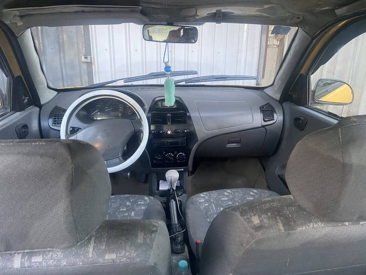 سلام عليكم للبيع طيبه مديل 2015 رقم نكليزي  مصفره هيئه وغرامات مكينه وكير وصدو خير من الله بيه جاملغ مبدل صفحة السايق وبيه طخه موضحه بالفديو جهت اليمنه السعر 32 المكان بغداد الشعب ***********
