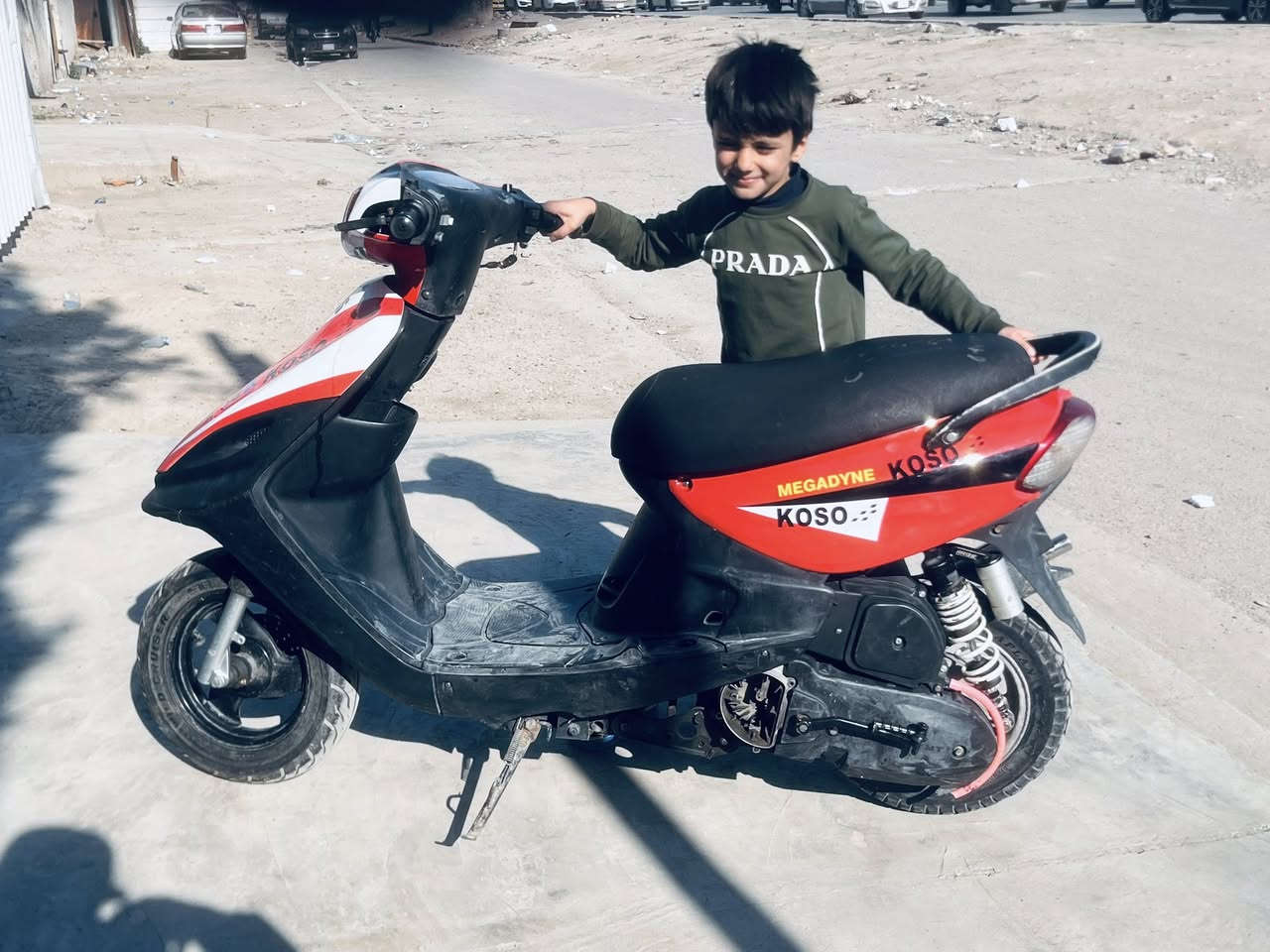 سلام عليكم دراجه قجمه للبيع 
مزوده رياضي 
بوشه 55
صالنصه صجمه
دبل RRGS
يده بريك KOSO
كفرات موشم
كهربائيات كلها شغاله 
دراجه نكره 
شلعه ومعدل 
العنوان شارع الكاشي الكماليه 
الرقم ***********
سعر 375
