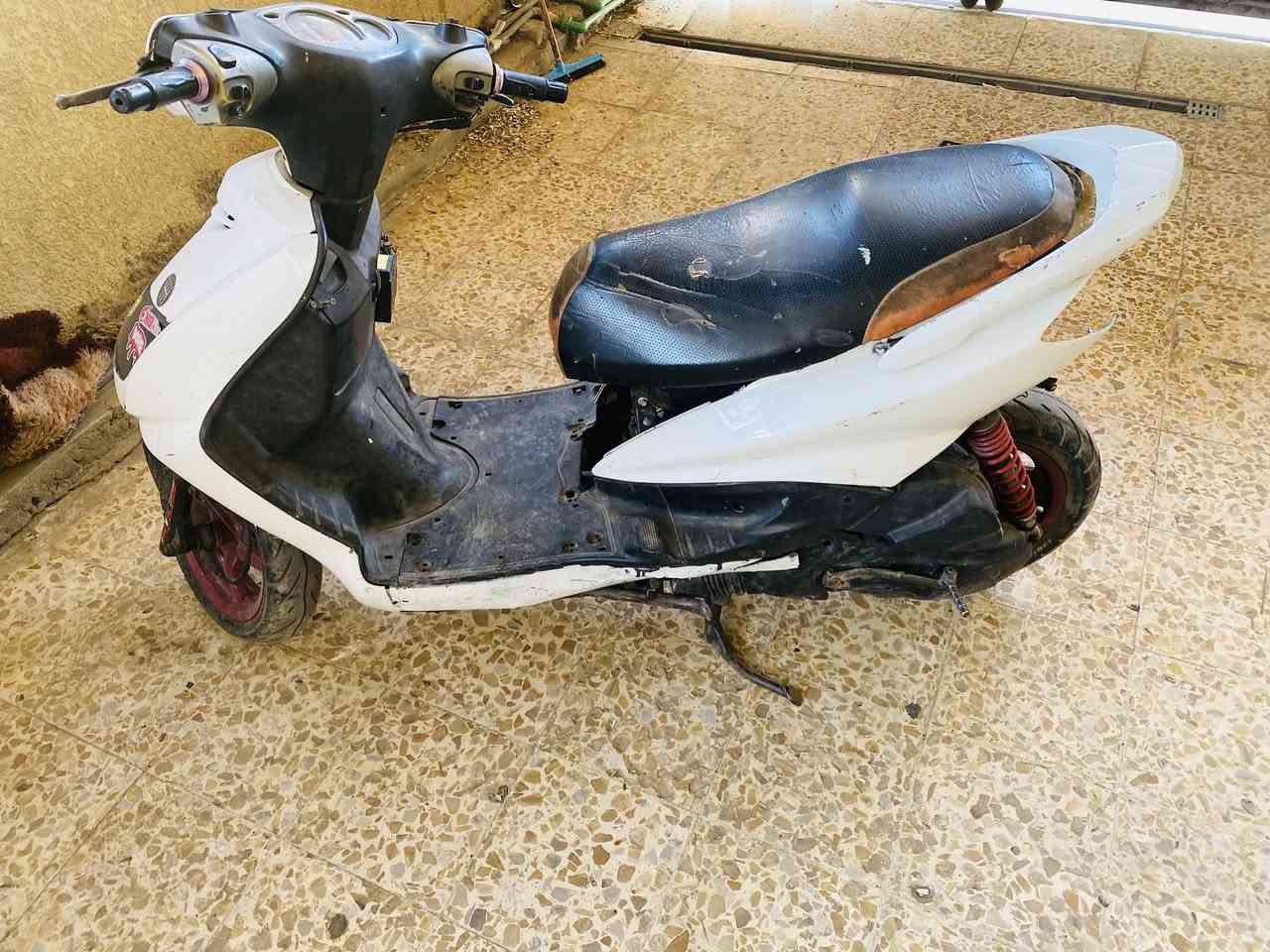 السلام عليكم سكنس نثيه ١٤٠ للبيع أبيع كوم حديد تجي تحمل وتروح ما اعرف شبيها مرات تشتغل مرات لا السعر ٢٥٠ وبيها مجال العنوان بغداد حي النصر رقمي ***********
