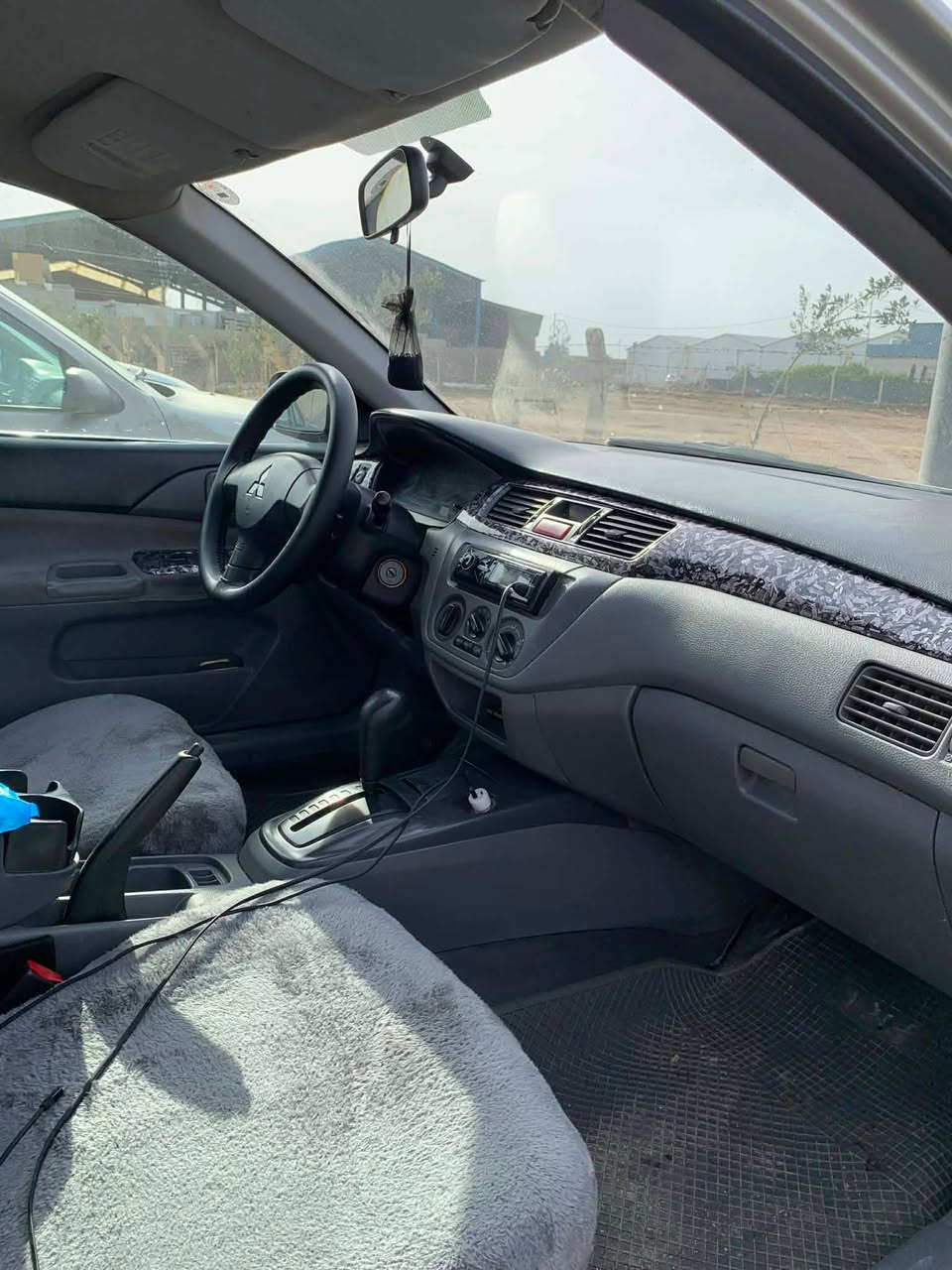 لەنسەر بۆ فرۆشتن مۆدێل 2010 گێر تۆمایتیک مەکینە بچوک  5پارچەی سبوخە  بێ ناوگرتن پشت و پێش کەپس رەقەم و سەنەوی نوێیە گێر و مەکینە پەشەرت سەیارەکە یەک دینار مەسروفی ناونیە  سەعری 76 وەرەقە و مەجالێکی زۆر کەم  شوێن هەولێر.          *********** أربيل, العراق
