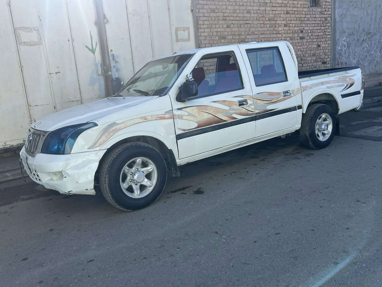 سلام عليكم للبيع كنو2008 السياره جهازه وخير من الله مكينه وكير وصدر جديد وتايرات جديده سعر 25 وبيه مجال قليل مكانه صلاح الدين بلد السياره منفس كامل لاستفسار ***********
