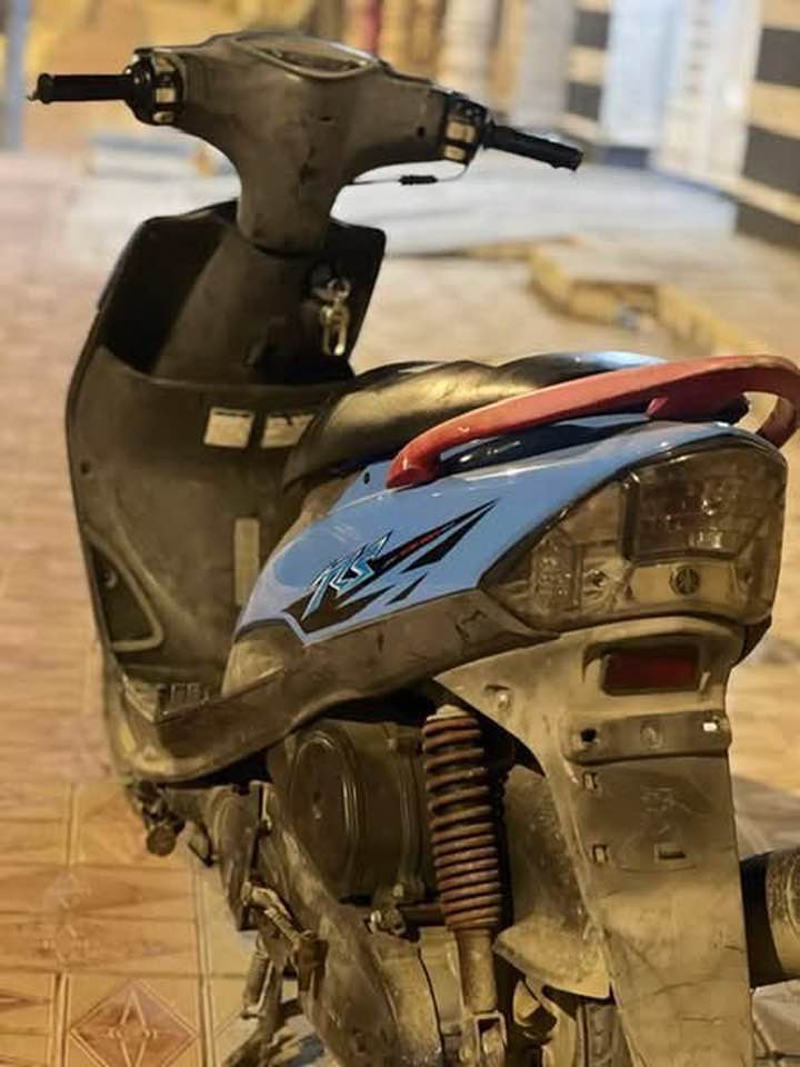 السلام عليكم 
شباب دراجه ماكس عدله للبيع حاويه صارله شهرين ونص او ثلاثه اشهر طالعه واوراق الدراجه ماله الحاويه موجوده ودراجه ما مفتوحه المكينة وكهربائياته كله شغاله هاي كفراته تجاريه الشادينه عليها وكفراته الاصليه موجوده 
ومحتاج واريد أبيعه 
السعر مليون 
التواصل على الخاص 
والرقم ***********
وعلى الواتساب
