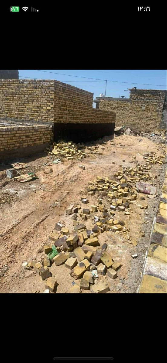 السلام عليكم
قطعه ميت متر بشارع ميه 
تبعد عن الشارع العام 300 متر واجه 5 او نزال 20 
طابو زراعي سند 25 
***********
