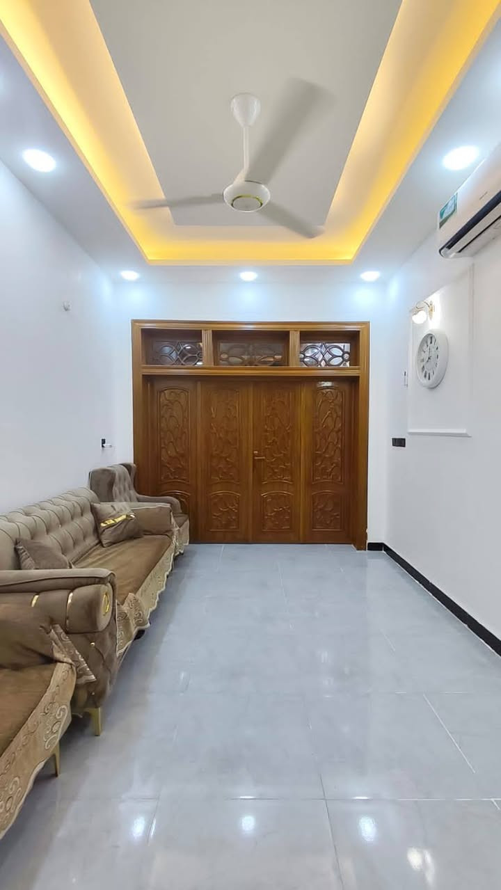 بيت 100 متر طابو صرف للبيع في حي الوفاء طابقين صب كونكريت بناء حديث 2025 
يحتوي على 3 غرف نوم و صالة ومطبخ واستقبال و2 صحيات 
قرب اسواق كرار الجابري 
السعر مناسب جداً 
للاستفسار اتصلوا على الرقم بي واتساب لان غير متواجد على الفيس 
‏‪0760 183 4221‬‏
