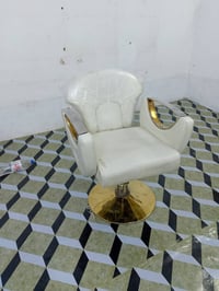 كرسي حلاقة • عدد ٢ • للبيع
