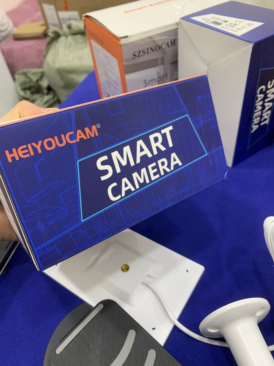 السلام عليكم عندي هاي الكامرات عدد 3 لبيع ليعرف بيهن وتقيم امانه الله  يتصل ***********
