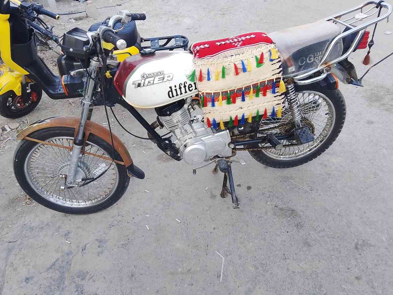 دراجه لبيع وراق كامل محرك خير من الله موديل محرك 24 تصال رقم صاحبه *********** سعر 425 بيه مجال
