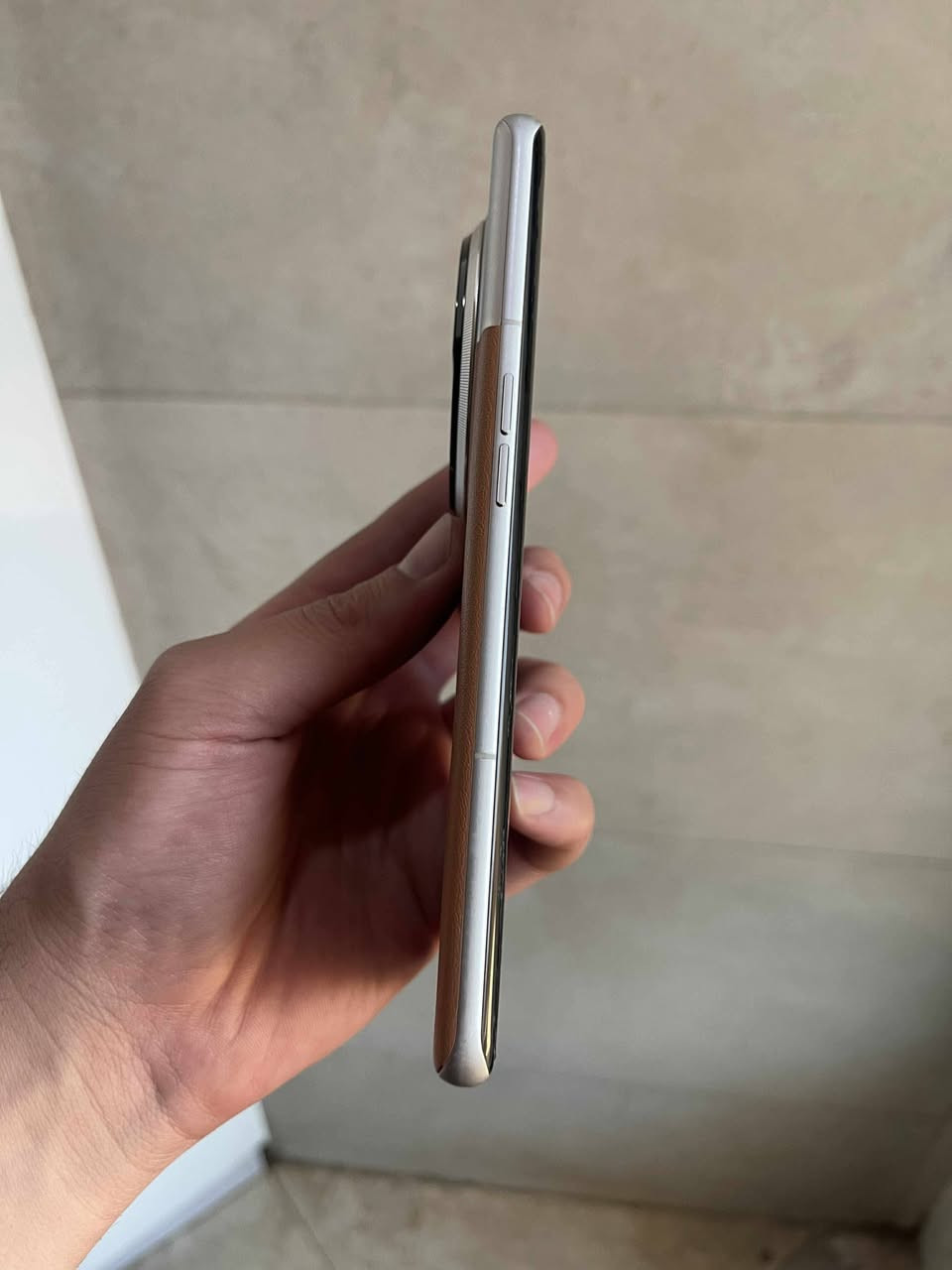 السلام عليكم
اوبو فايند اكس 6 برو
Oppo find x6 pro 
ذاكره 512 رام 16+12 
بطاريه 99 
ملحقات فقط كارتون و 3 كفرات 
الجهاز نسخه صينيه مثبت عليها روم عالمي النظافه مثل ماموضح بالصور مكفول وخالي من اي عطل السعر 610 وبي مجال مكاني بغداد شارع فلسطين


**إذا كنت صاحب هذا الإعلان وتريد حذفه لأي سبب، رجاءا أرسل رسالة إلى الدعم الفني**