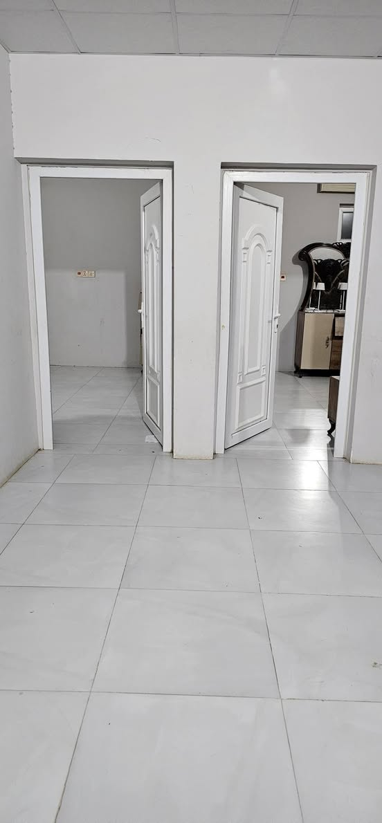 دار للبيع
الموقع  الصدر الاولى شارع مدرسه الجمهوريه اول فرع
المساحه 350
وجهته 14 نزل 25
طابقين 5غرف وستقبال وصاله ومطبخ حار وبارد صحيات داخليه وخارجيه وحديقه وطارمه 
***********
