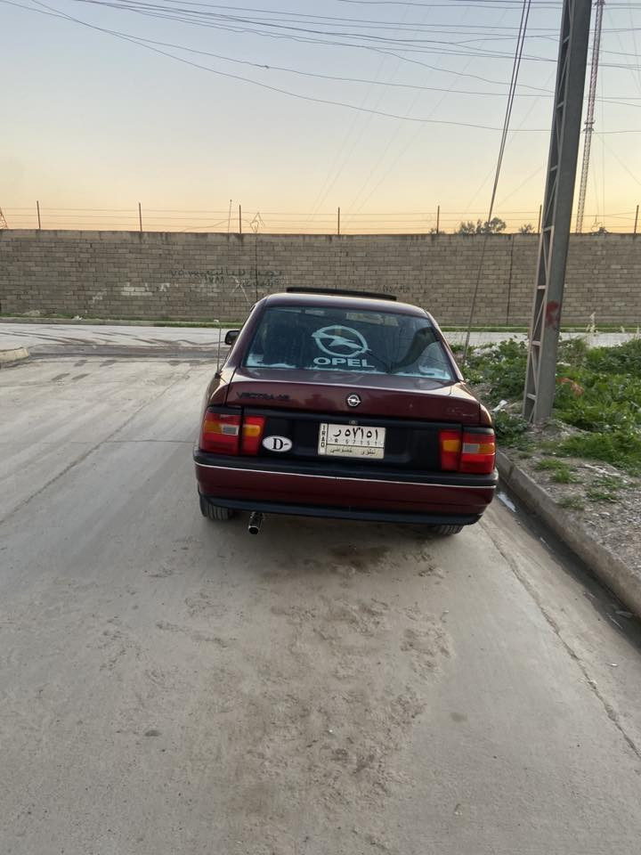 أوبل فكترا 1992
حجم 16 
كير محرك شرط 
طخم امامي خلفي جديد
سيارة مثل الطبة
كوبون بانزين
طخم تاير زوج جديد وزوج نص
دوشمة كهربائيات كلها شرط 
كيلومتر رون كيج حماوة كلها شغالة
صبغ عام 
بيها طخة بل جاملغ الامامي 
وطخة بخشم البكلايت ومعدلات 
سيارة مال جناي
سعرها 42 بيها مجال للشراي
شراي اتصل او واتساب ***********
