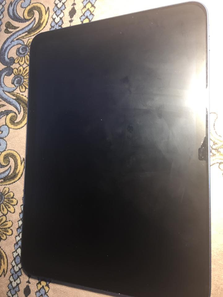 ايباد 10
64 

جهاز نضيف 

بطارية قبل شهرين 100

كارتون وشاحنته وياه

الشاشه بيها شخطين ما يبينون كلش 

سعر 325

***********
