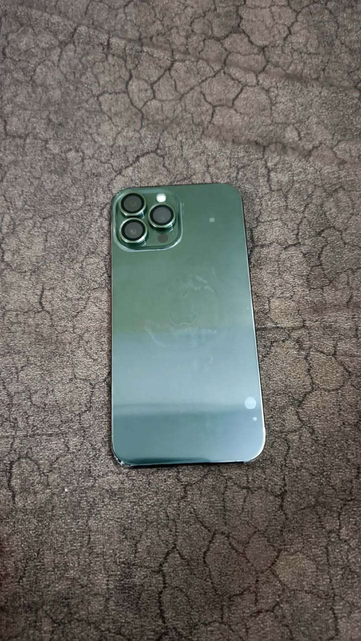 سلام عليكم يفون 13برو ماكس مابي شي كله بلادي بطاريه 93سعر خاص وتساب***********
