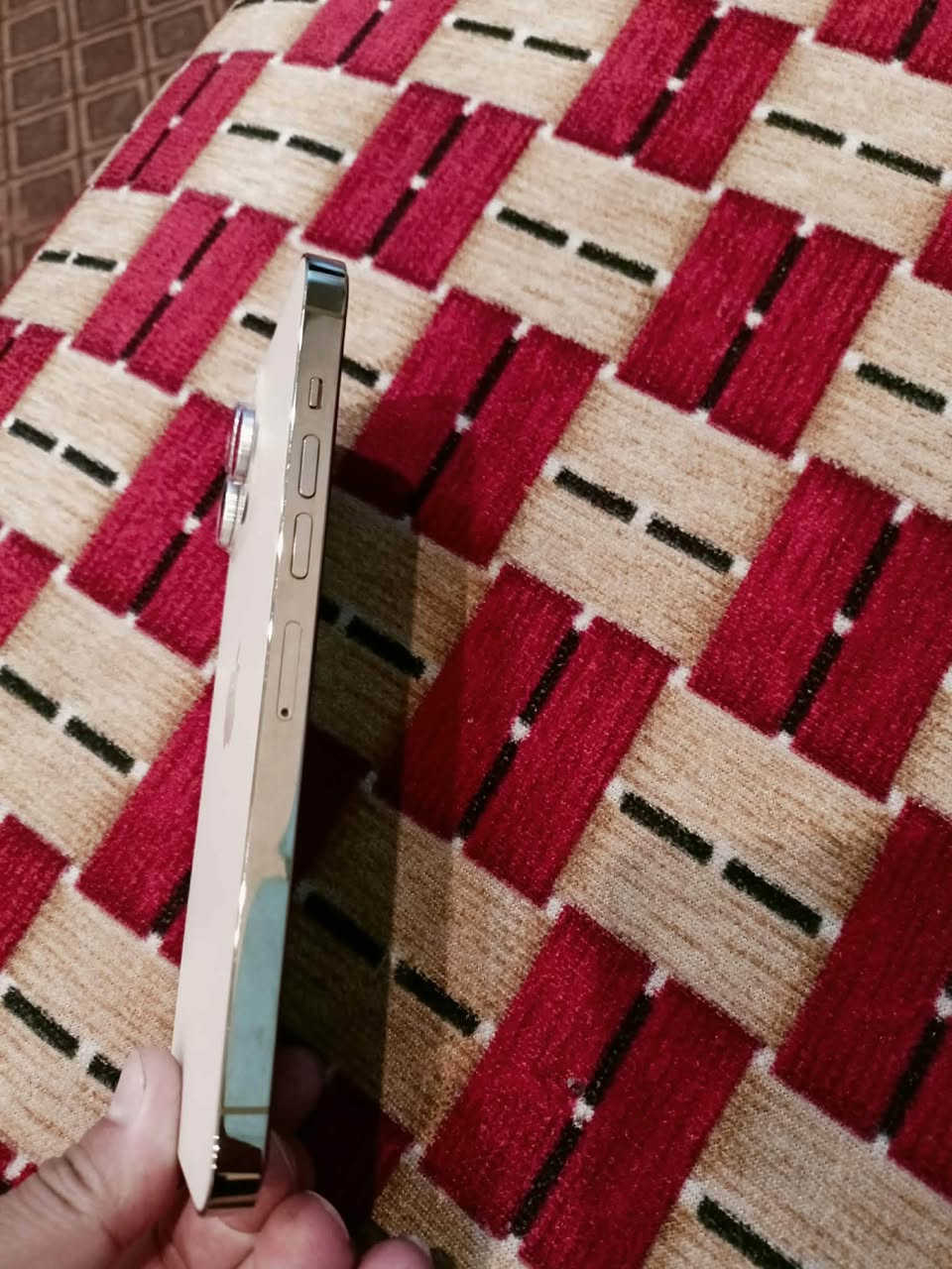 السلام وعليكم ايفون 13برو ماكس تك سيم كرت ذاكره 256بطاريه 88مرفوعه  جهاز نضيف  بس بي خدش بلعدسه مال كامره ركز مو بالكامره لون ذهبي  للبيع 675
***********
