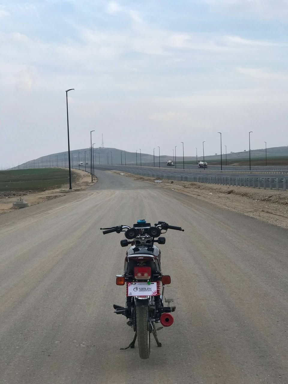 السلام علیکم دراجه سولينك موديل 2024 للبيع ،محرك 200cc   کهربائیات کامله شغاله الدراجه 5  گیر وما بيها اي 
نقوصات والمحرك مكفول كفاله عامه ابد ما مفتوح وبيها منفیس ،معدل وشلعه فول ما شاء الله بریکات کامله ديسك مامي وبنز خلف ،السعر 560 الف وبيها مجال بسیط خاطر 
لجيه الرقم *********** لا تتصل اذا مو شراي
