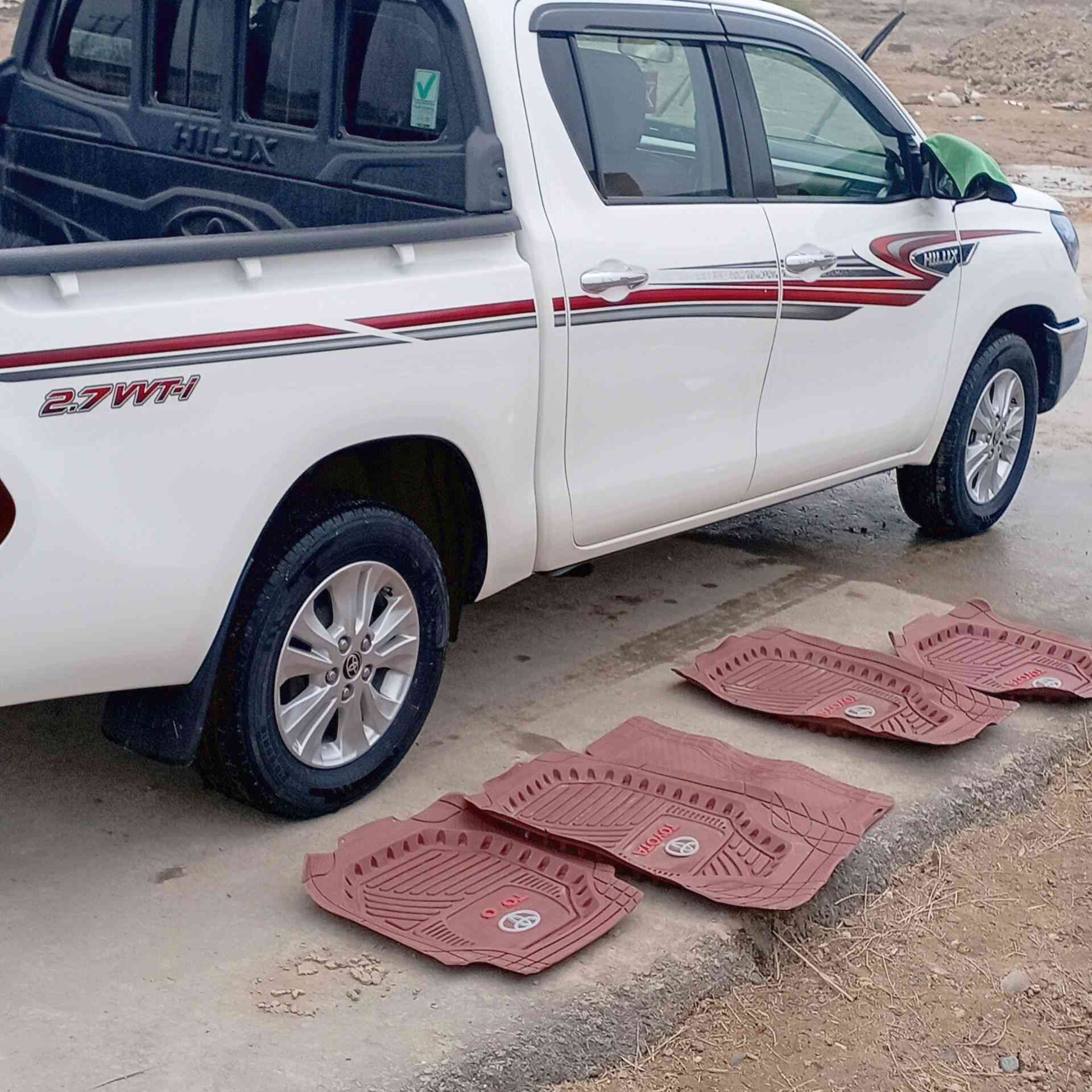 السلام عليكم بيكم هيلوكس للبيع مكفول كفالة عامه ماشيه  111
رقم اربيل رقمي***********
***********
