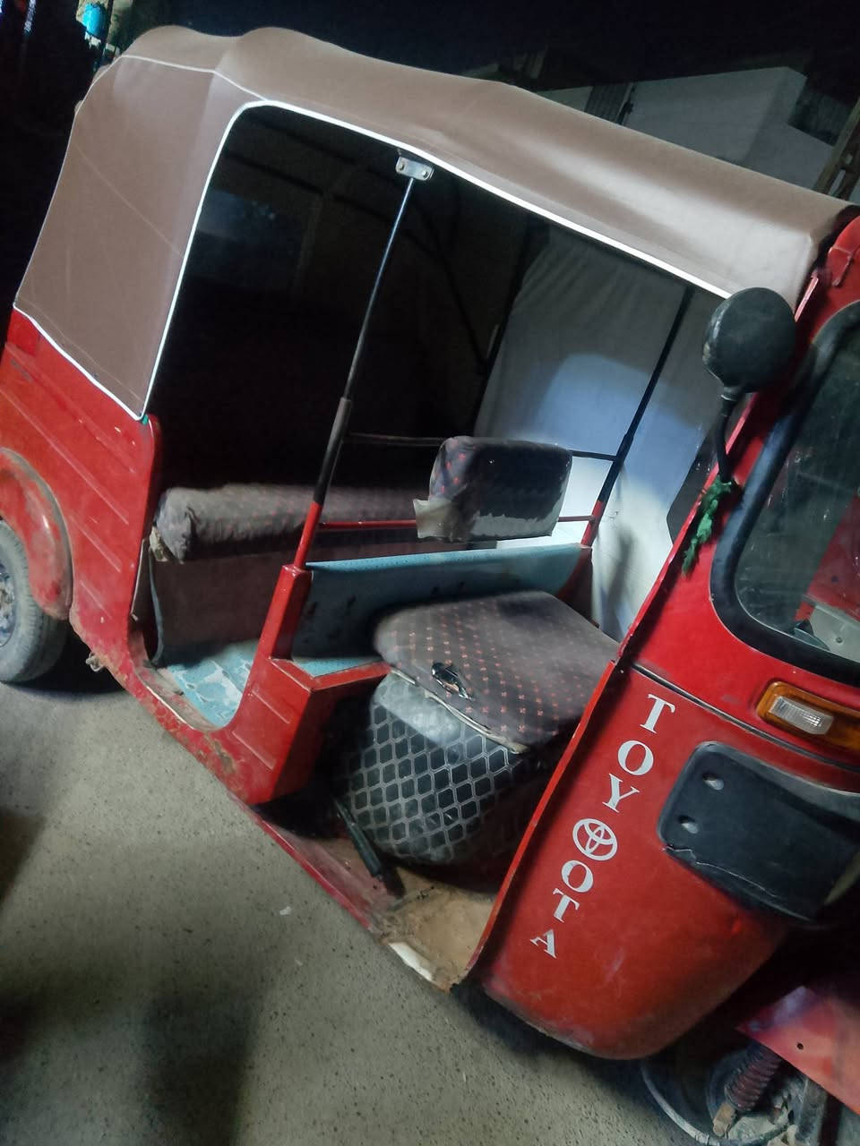 سلام عليكم تكتك للبيع موديل 18 أوراق أصولي تكتك خير من اللة محرك اكسن خير من اللة كشر نضيف المكان الكمالية السعر 3و400 وبيهة مجال بسيط حك الجية رقم ***********
