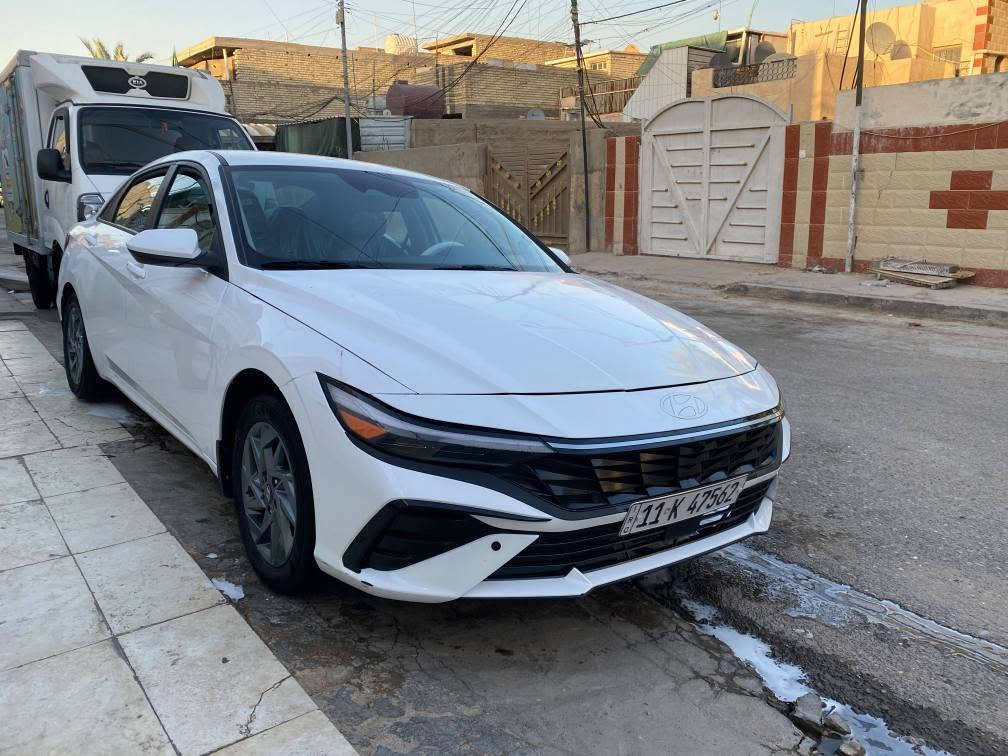 السلام عليكم النترا هايبرد موديل ٢٤ رقم بغداد فول ما عدى الفتحة
تبريد ثلج
تشغيل عن بعد
تشغيل بصمه وأبواب 
رادار أمامي وخلفي 
رادار بالمرأة
شاشة متصلة 
هاند بريك بصمة
بك لايت لد 
السيارة ليبل واحد حادث ربع بنيد وربع جاملغ صبغ شاصي اليسار خصرة ومصلحة
للتواصل 
*********** بغداد, العراق
