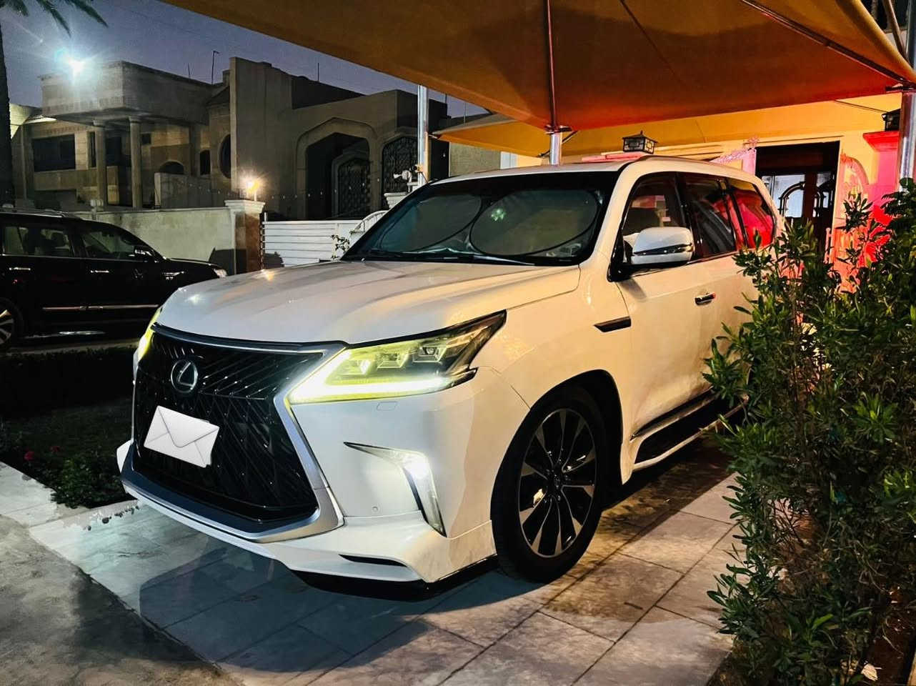 لكزس lx570  2016 
الضرر ( خمس قطع صبغ ) 
جاهزة وكاملة (((  ***********  )))عنواني زيونة
فول بريم داخل قرميدي سعرها خاص بيع فقط
