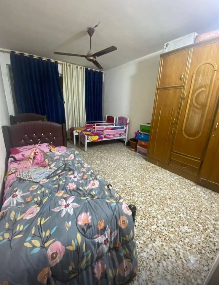دار للبيع... 
تفاصيل العقار الأساسية 🏠الميزة التفاصيل

المساحة الكلية 50 متر 
الأبعاد واجهة 5 متر × نزال 10 متر
حالة البناء جديد ونظيف (جاهز للسكن)

الموقع بغداد - الكرخ - حي الجهاد (الفرات/الهياكل)التصميم الداخلي 🚪
​غرف النوم: عدد (2) بوضعية مريحة.
​الاستقبال والصالة:
 مساحات مستقلة للضيوف وللعائلة.
 مطبخ متكامل، مجموعة صحيات، ومنور للتهوية والإضاءة الطبيعية.

​المميزات الجغرافية 📍
​مجاور لـ مطار بغداد الدولي.
​قريب جداً من الهيئات التعليمية (جامعة المشرق وجامعة البيان).

​منطقة مخدمة وهادئة.

​للتواصل والاستفسار 📞

​عبر الواتساب: ***********

​للاتصال المباشر: ***********
