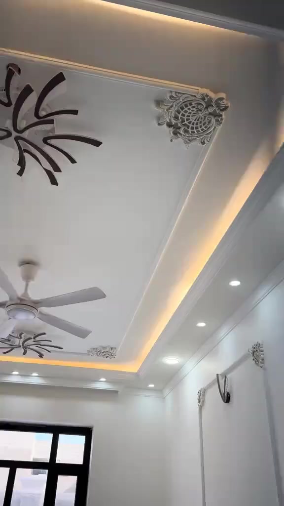 نرسم الخـيـال مع💯💯
رفيقكم في جميع الديكورات 
وفنية متخصصة ومحترفة بأعمال الديكور الداخلي و لجبسن بورد 
#تميز_بإختيارك ♻️زووووورونا🖐️
اروع واجمل التصاميم الهندسيه🏛
وكادر مميز وذو خبره عاليه🏢
بديل الخشب 🏚️
بديل الرخام 🌄
جبسن بورد🏗

للاستفسار مراسله الصفحه🏰
او الاتصال🌌بي وات ساب 📲
***********
