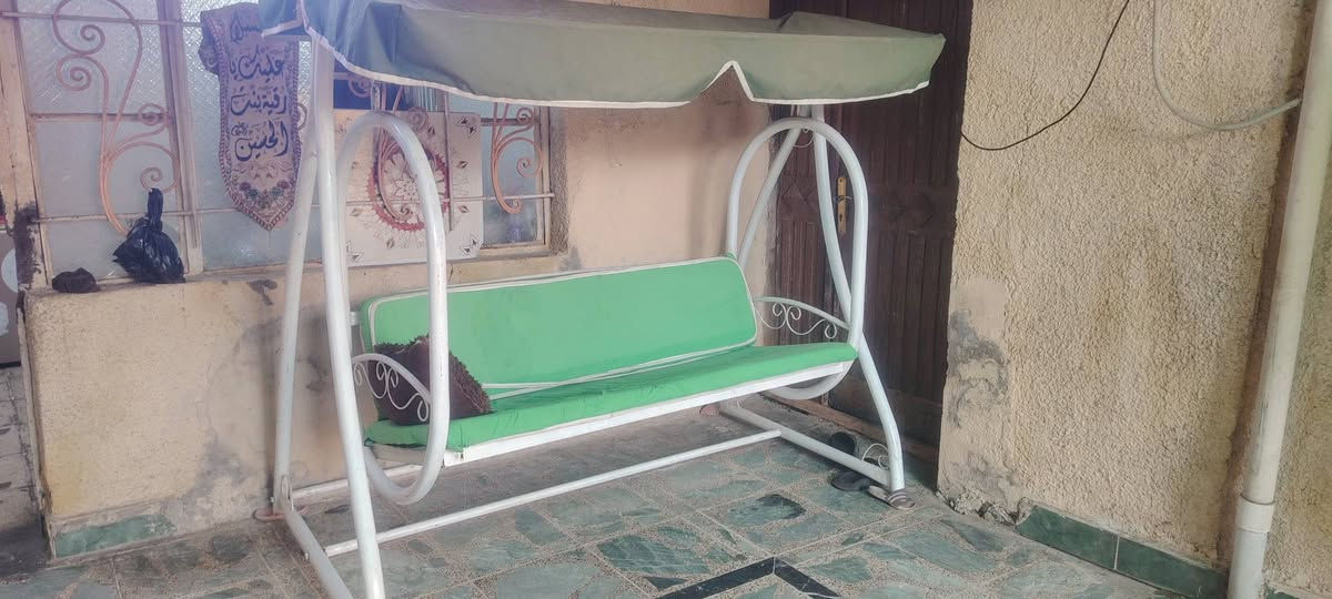 للبيع مرجوحة مثل ما واظح بل صور بغداد مبايل *********** السعر ٣٠٠
