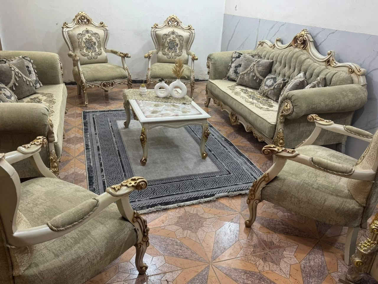 تخم زان تركي ١٠ مقعد مع ميز وسطي اخوالجديد استخدام شهر بعد جديد شخط مابيه ***********

