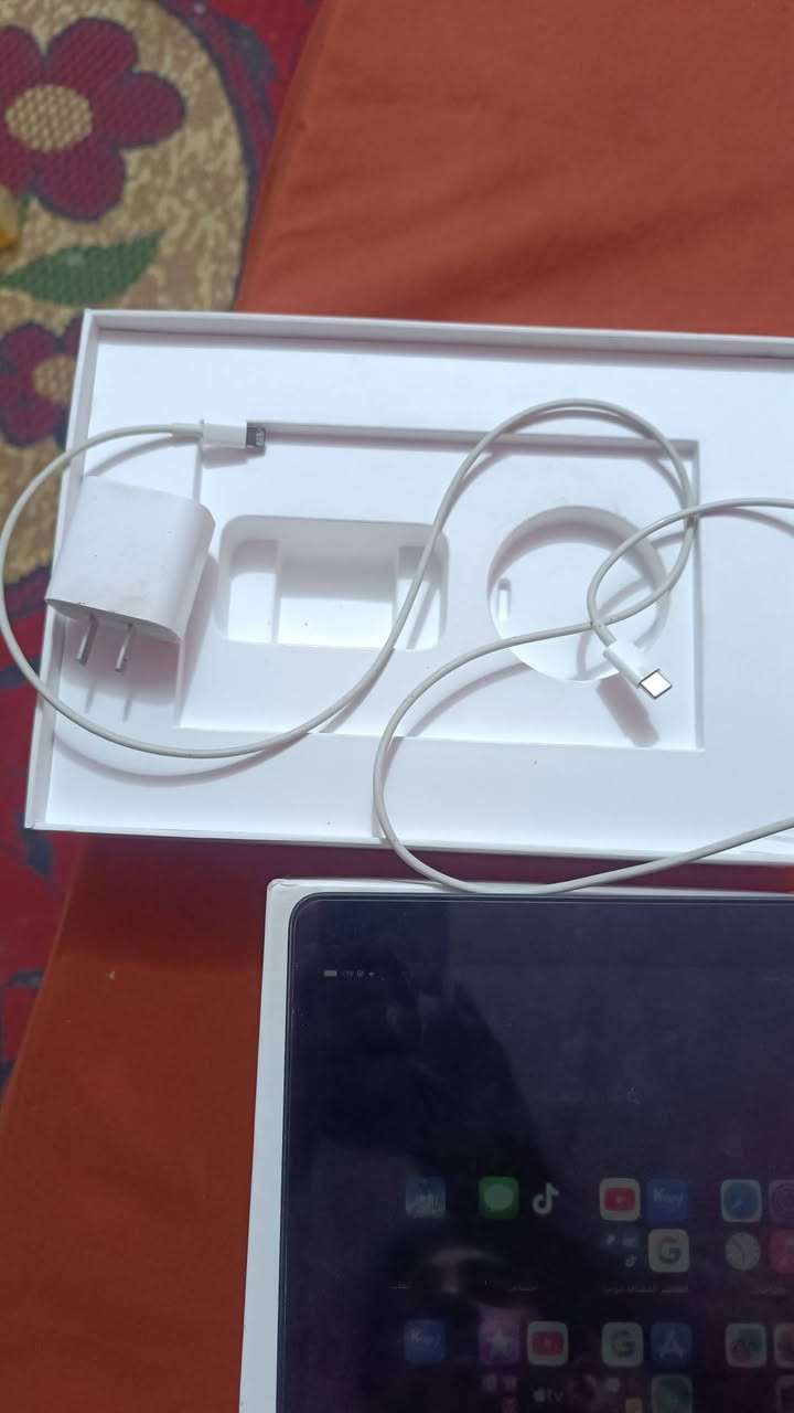 ايباد 9 مقفول نظافه 100% للبيع السعر خاص ***********5
