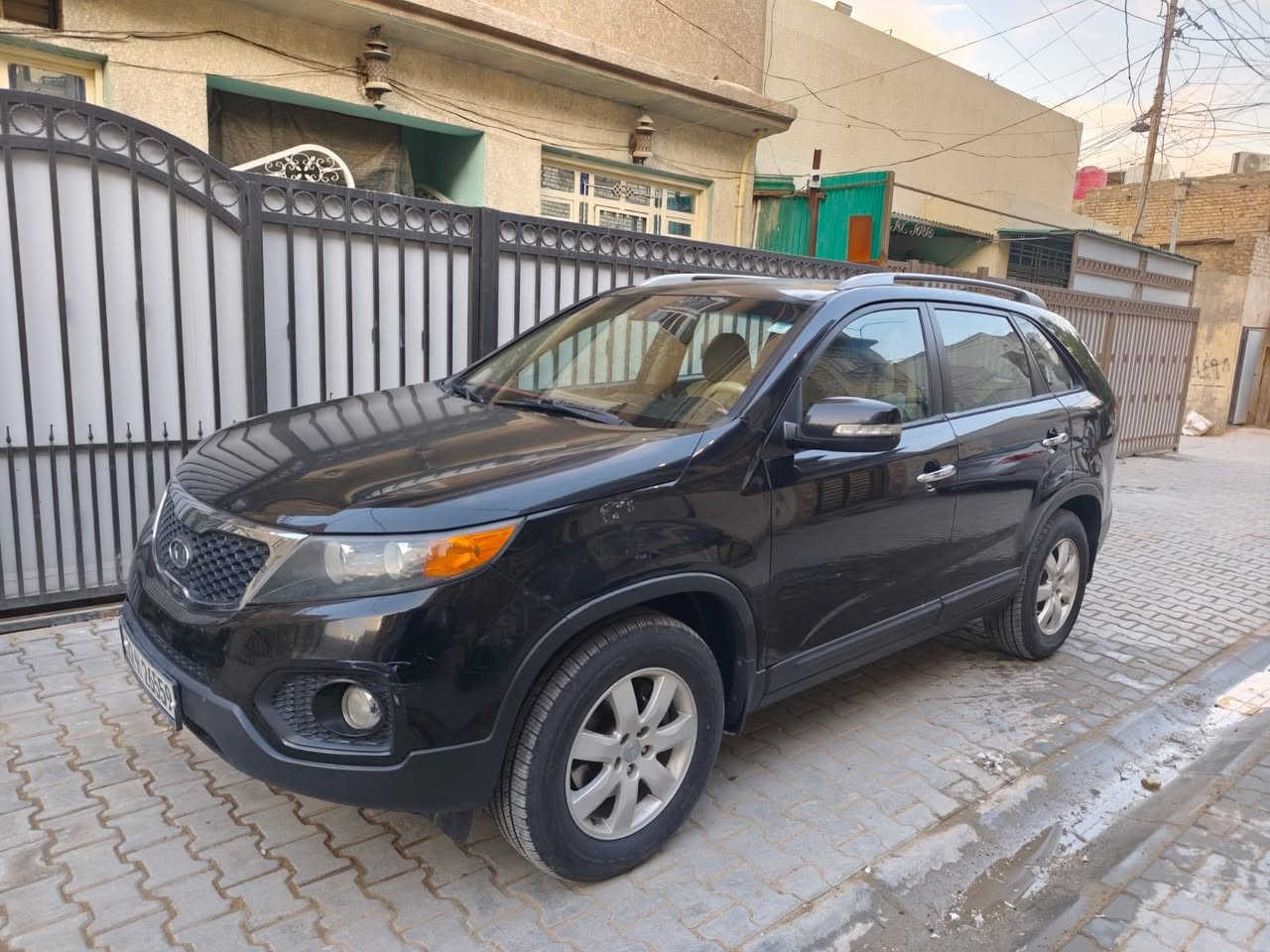 السلام عليكم 
كيا سورينتو 2012 خليجي اربيل بأسمنا اربعه سلندر ماشيه ١٦١ الف كيلو متر كفاله عامه عدى باردين بسيطات وسونارها موجود امامكم السياره خير من الله حداديه جديده كلها قبل شهرين 
مواصفاتها كامره + حساسات +مري شفط واشاير بالمري + بلوجكترات + مواصفاتها المعروفه 
السعر 145 ورقه مكان السياره بغداد العطيفيه 
للاستفسار ‭٠٧٩٠ ٣٧٢ ٥٦٧٣‬
