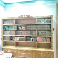 مكتبة للبيع للاستفسار تصال على رقم 07877118177