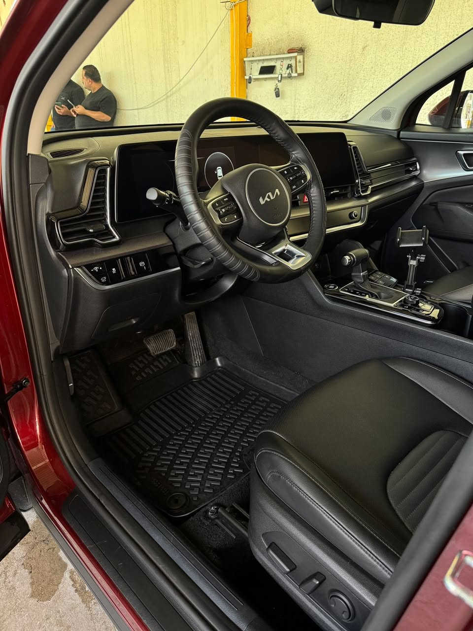 كيا سبورتج  موديل 23
السيارة مواصفات البرستيج معروفة 
حادث السيارة موجود بل صور 
ماشية 44 تقريبأ 
حادثهة كلش بصيط 
مكان السيارة زيونة 

رقم صاحب سياره ***********
