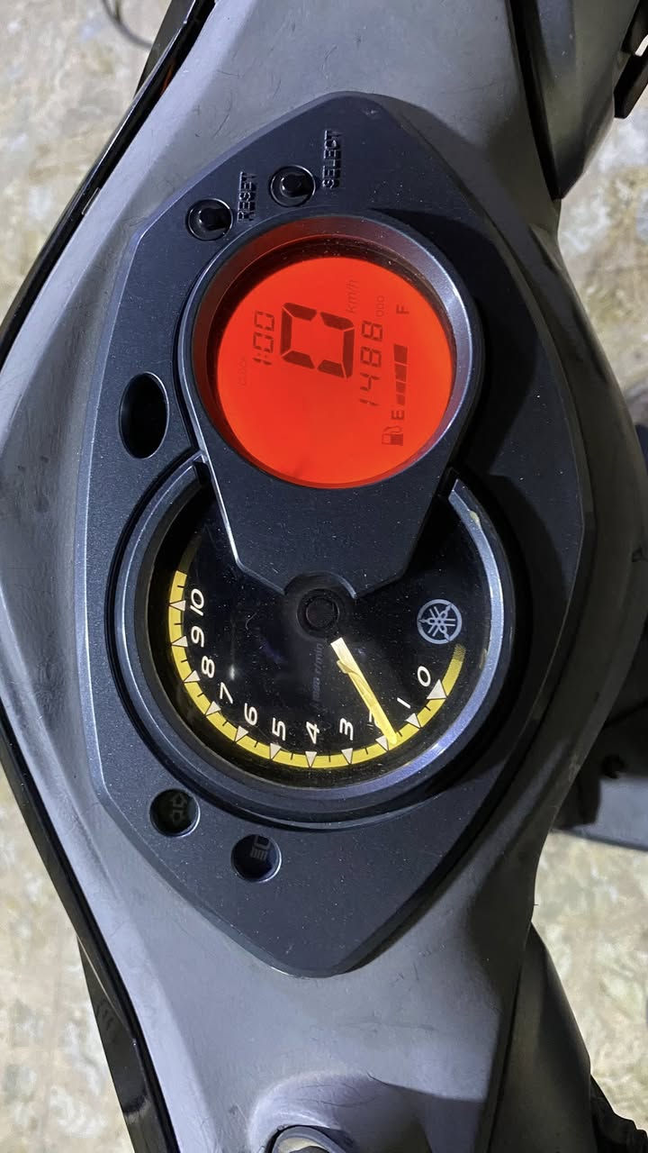 السلام عليكم
سكنس فحل للبيع الدراجة بلادية ونضيفة كلش مثل ما واضح بالصور وبس تطخ السلف تشتغل باتري جديد دهن امزويل جديد تايرات ويلات جدد مثل مواضح بالصور بريك امامي خلفي جديد 

السعر 775 وبيهه مجال بسيط 

المنفاخ وحد سعره 35 اصلي باله امزون كيج الكتروني يشتغل على الباتري مال دراجة 

الامين الثانية سكينة شارع المكاتب 

*********** واتساب
